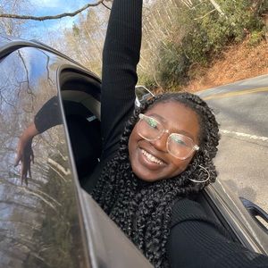 Meet your Posher, Nicole